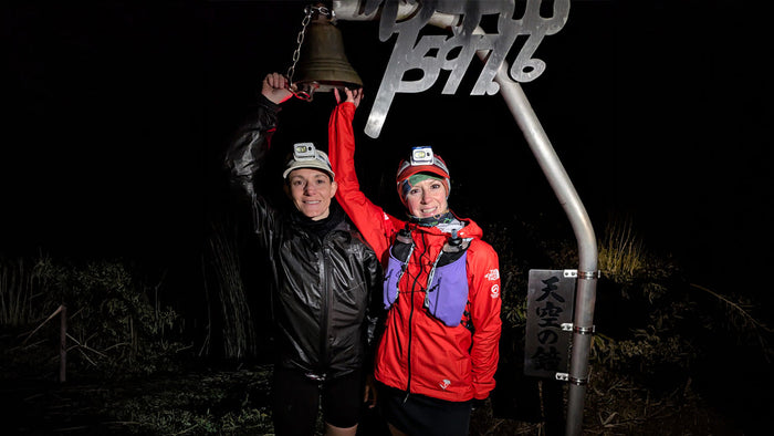 Immagine che raffigura due atlete all'ultra trail del monte fuji