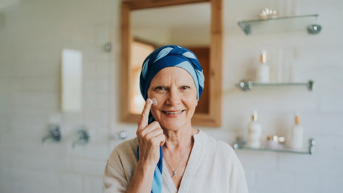 Immagine che raffigura una donna in terapia oncologica