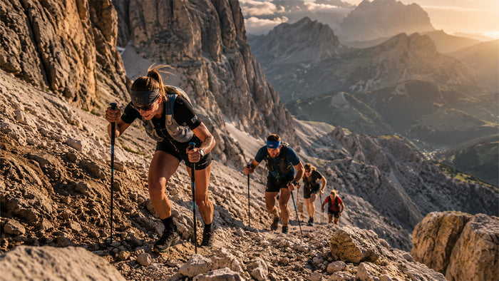 immagine che raffigura un'atleta che fa trail running in montagna