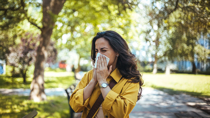 Immagine che raffigura una donna con allergia