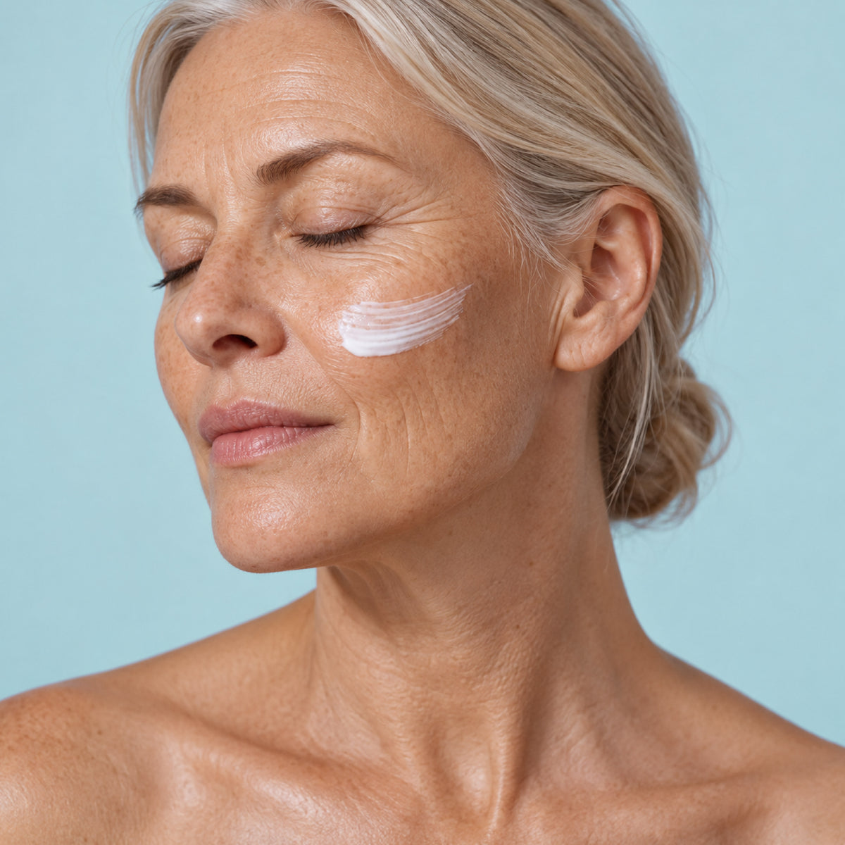 Immagine che raffigura una donna con Floderm Idratante